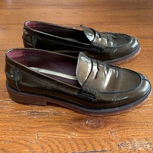 Johnston and Murphy Regina Patent Leather Penny Loafers Women’s Bronze Size 7.5